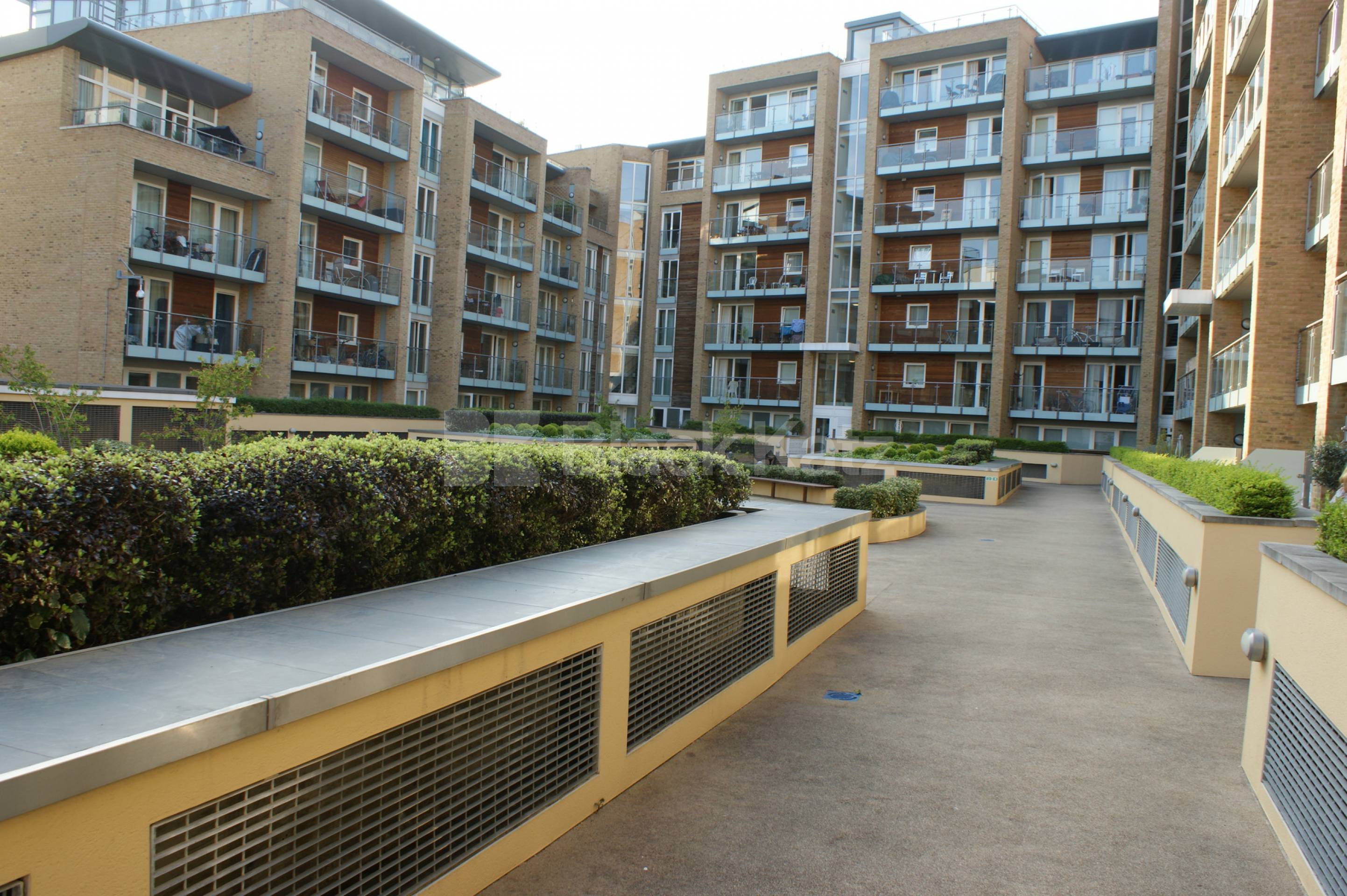 			LET , 2 Bedroom, 1 bath, 1 reception Apartment			 Viridian Apartments, Battersea Park Road, Battersea SW8